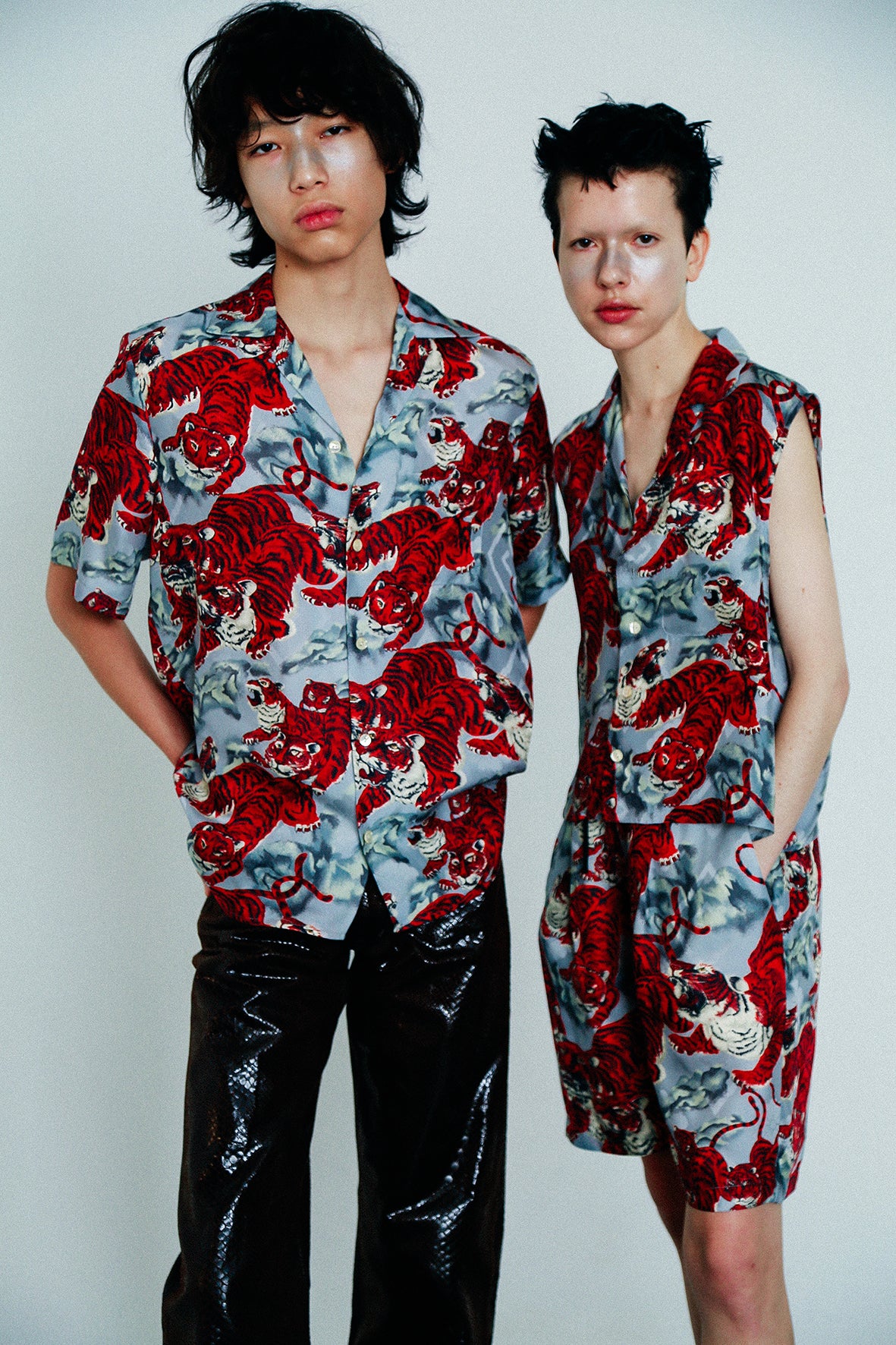 ONE HUNDRED TIGERS / NIPOALOHA-ORIGINAL / GRAY / RED TIGER